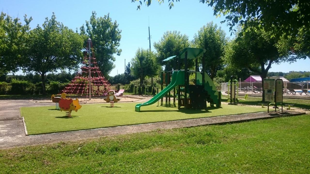 Camping Paradis Le Rocher De La Granelle Le Bugue Exterior foto